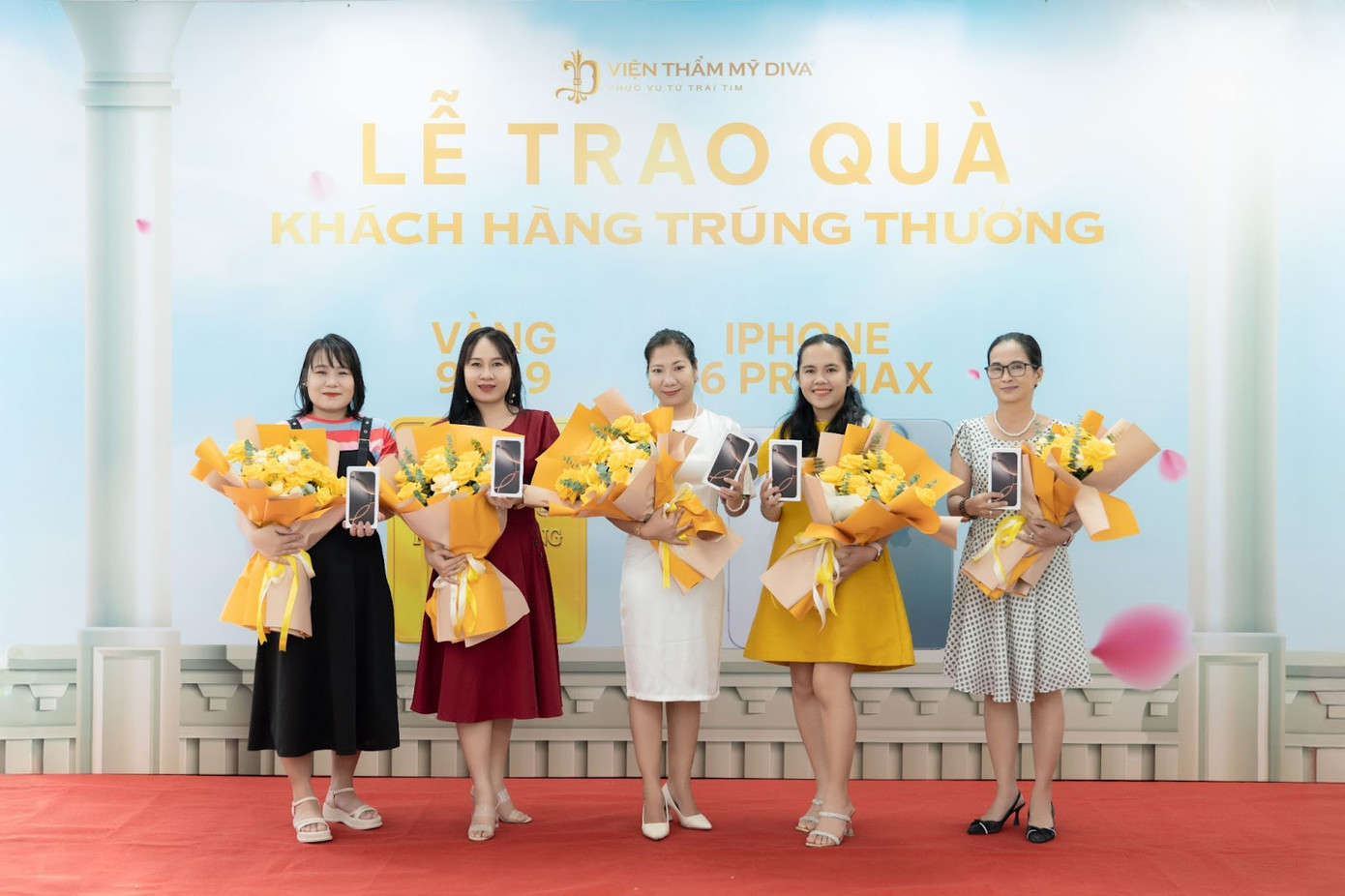 Nhiều khách hàng đã nhận được IPhone 16 Series cùng hàng loạt quà tặng hấp dẫn khác khi làm đẹp tại Viện thẩm mỹ DIVA dịp cuối năm.
