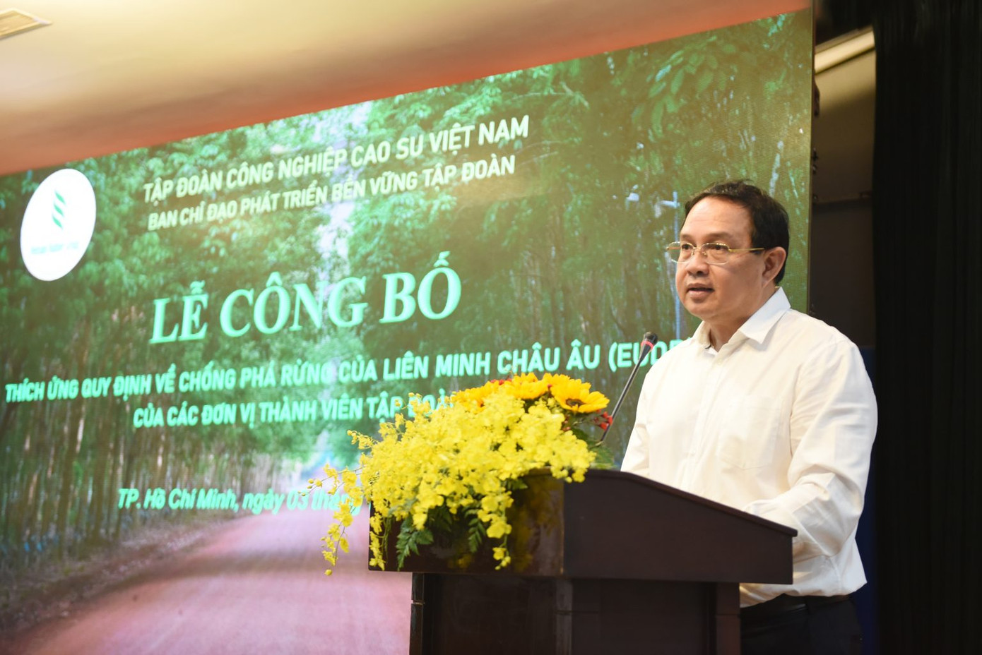 Ông Trương Minh Trung – Phó TGĐ VRG, Phó Ban Chỉ đạo Phát triển bền vững Tập đoàn phát biểu về quá trình thích ứng với EUDR của Tập đoàn Ông Trương Minh Trung – Phó TGĐ VRG, Phó Ban Chỉ đạo Phát triển bền vững Tập đoàn phát biểu về quá trình thích ứng với EUDR của Tập đoàn