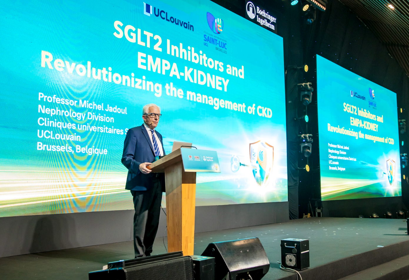 GS.BS. Michel Jadoul, chuyên gia Thận học tại Bệnh viện Đại học Saint-Luc, Brussels, Vương quốc Bỉ trình bày tại Hội thảo GS.BS. Michel Jadoul, chuyên gia Thận học tại Bệnh viện Đại học Saint-Luc, Brussels, Vương quốc Bỉ trình bày tại Hội thảo