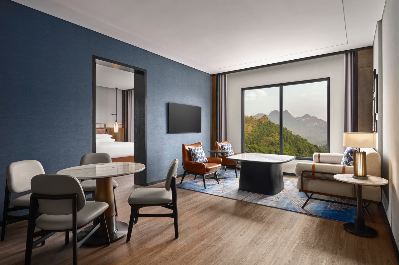 Khách sạn cũng cung cấp nhiều lựa chọn đa dạng, đáp ứng nhu cầu lưu trú trong mọi kỳ nghỉ cho du khách