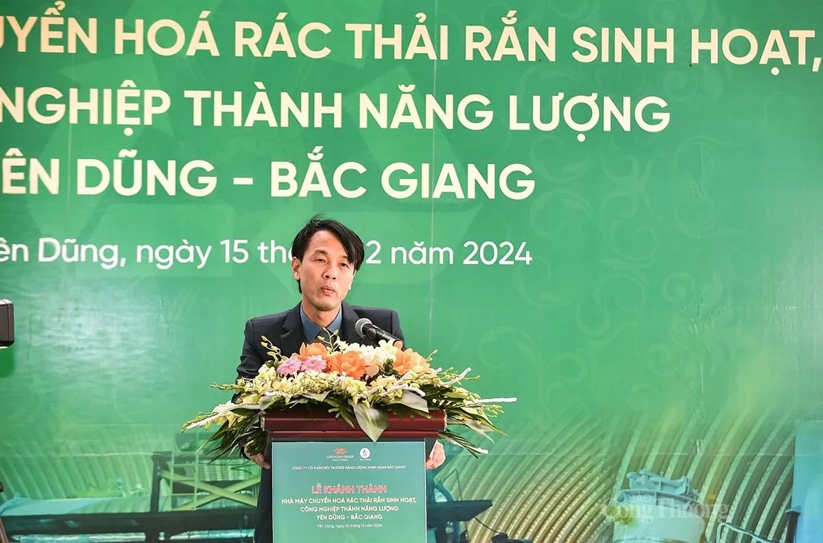 Ông Nguyễn Hữu Hưng – Quyền chủ tịch UBND huyện Yên Dũng (tỉnh Bắc Giang) – chia sẻ tại buổi lễ khánh thành nhà máy. Ảnh: H.H