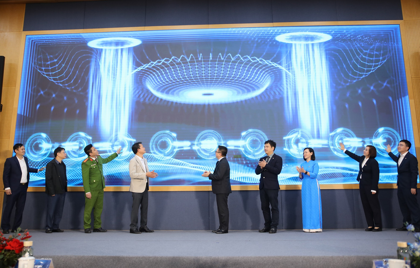 Từ nay, người dân sẽ dễ dàng dùng VneID để mua thuốc từ hệ thống Nhà thuốc Long Châu Từ nay, người dân sẽ dễ dàng dùng VneID để mua thuốc từ hệ thống Nhà thuốc Long Châu