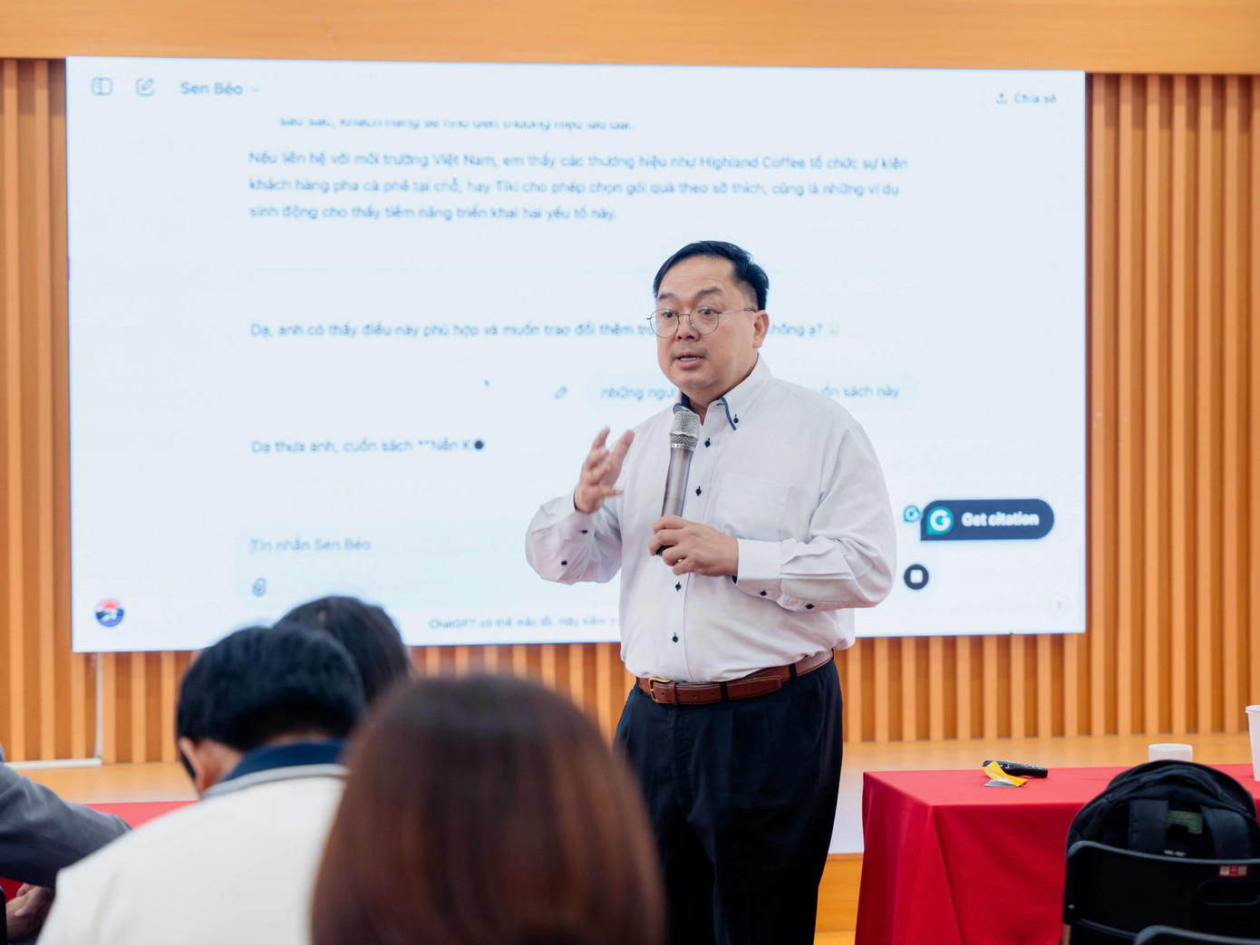 Ông Hoàng Nam Tiến phân tích về chiến lược xây dựng trải nghiệm khách hàng vượt trội