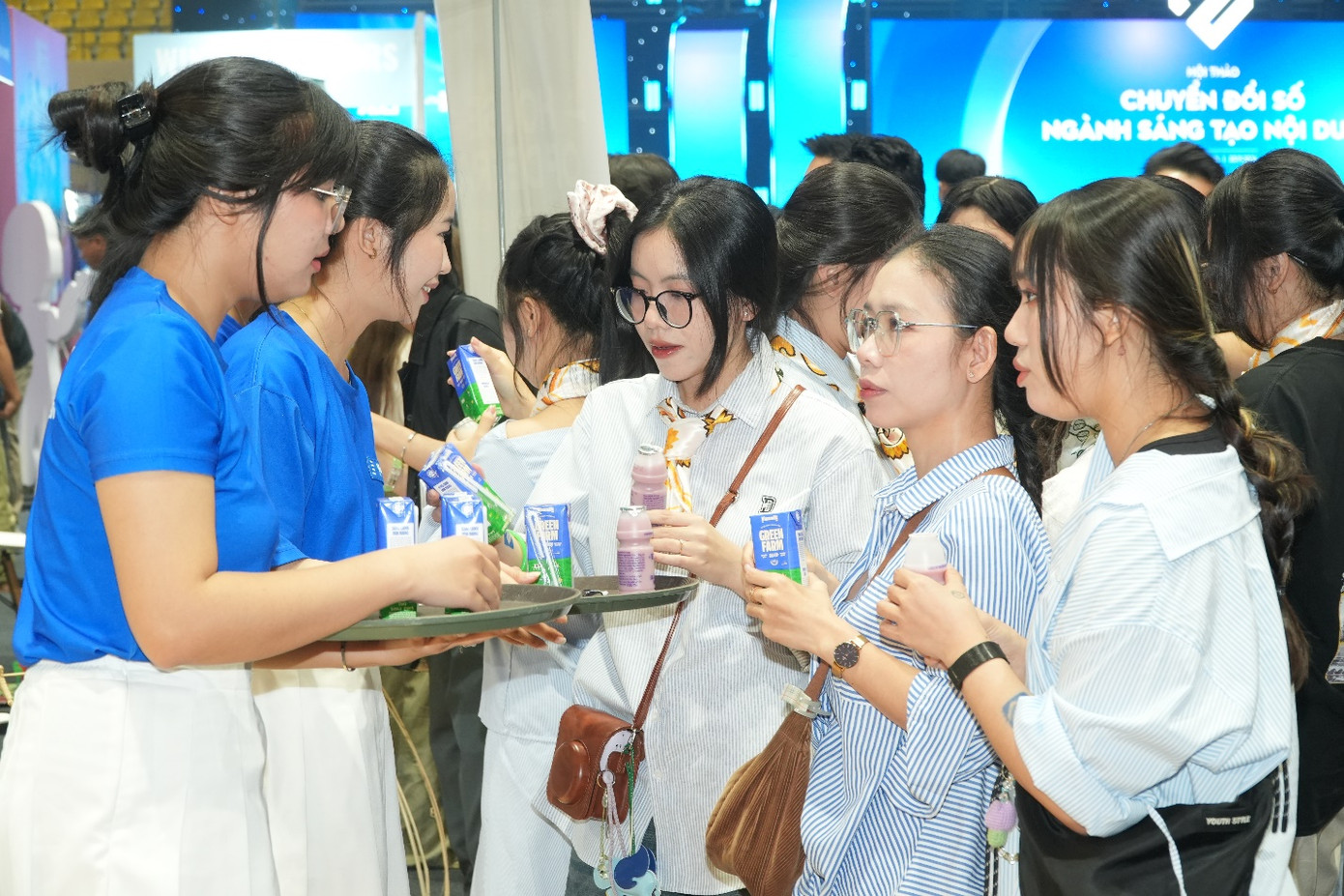 Vinamilk nhận được sự quan tâm của công chúng khi thương hiệu này đang trong quá trình chuyển đổi toàn diện và mạnh mẽ.