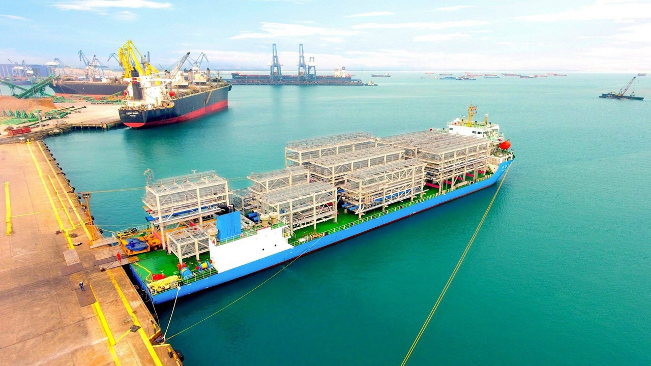 Một góc cảng Dung Quất, Quảng Ngãi. Ảnh Ngọc Toàn Một góc cảng Dung Quất, Quảng Ngãi. Ảnh Ngọc Toàn