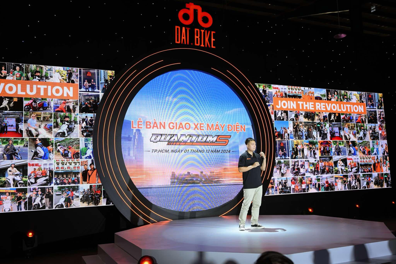 Không gian hiện đại bên trong sự kiện bàn giao xe Quantum S của Dat Bike