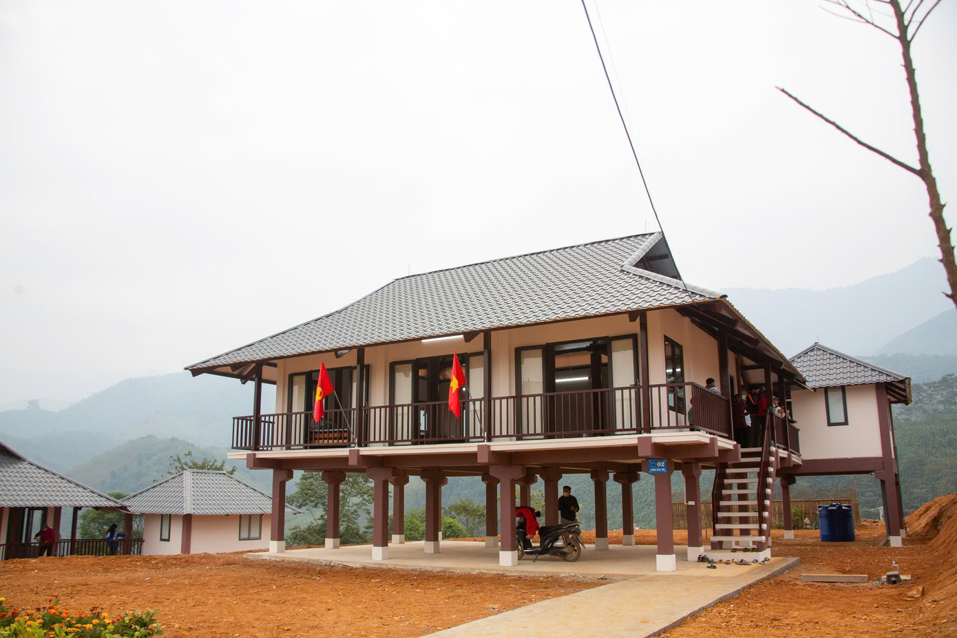 Nhà sàn tại làng Nủ mới được thiết kế theo phong tục của người Tày