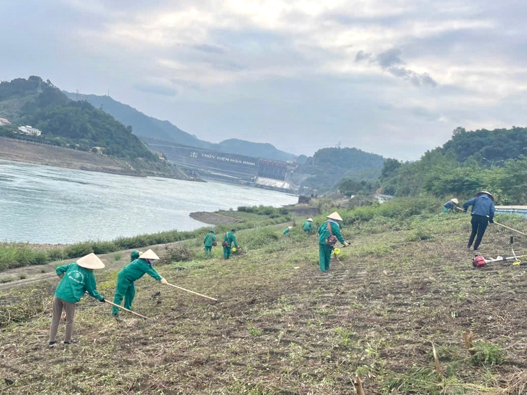 Hoạt động môi trường được diễn ra thường xuyên, đảm bảo đời sống cho bà con (Ảnh: CTV)