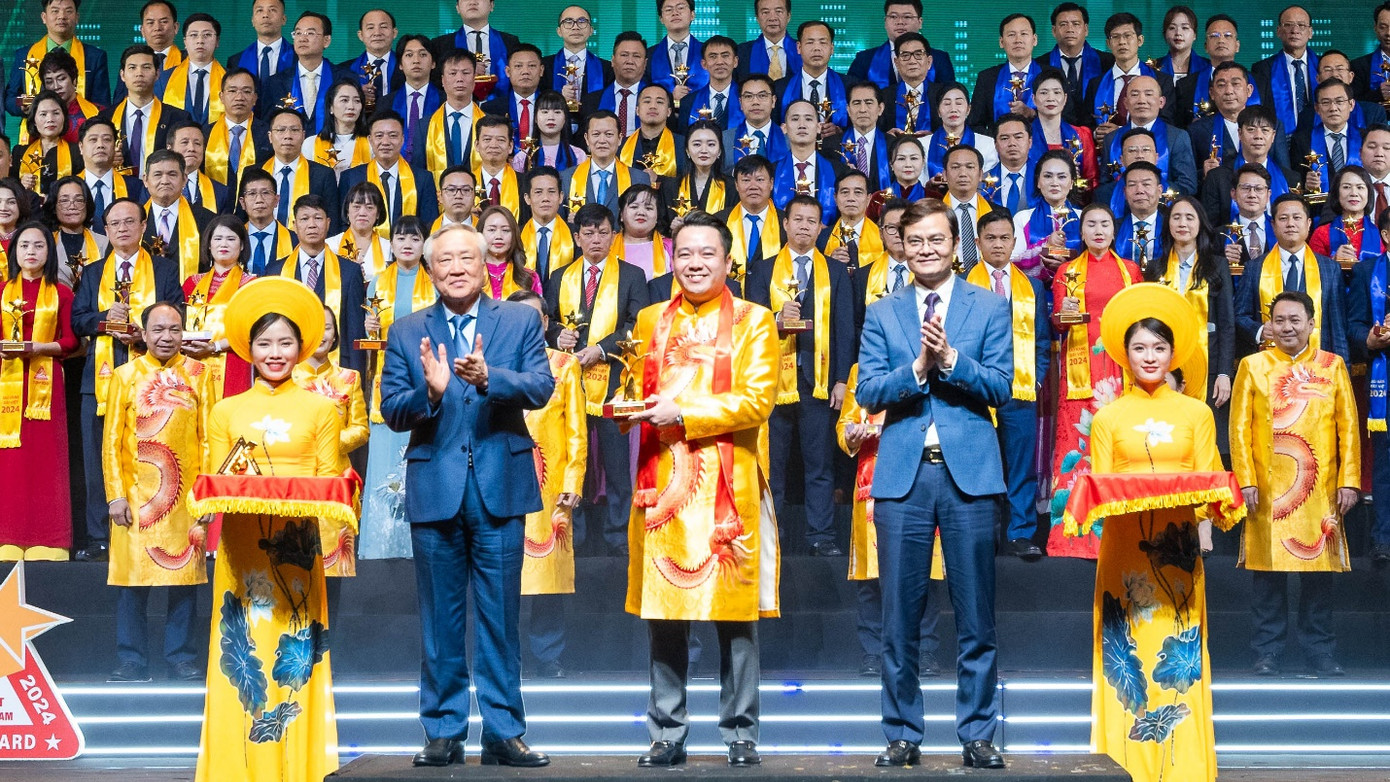Ông Nguyễn Duy Chính - Tổng Giám đốc Tập đoàn Tân Á Đại Thành đại diện Tập đoàn nhận danh hiệu Top 10 Sao Vàng đất Việt 2024 Ông Nguyễn Duy Chính - Tổng Giám đốc Tập đoàn Tân Á Đại Thành đại diện Tập đoàn nhận danh hiệu Top 10 Sao Vàng đất Việt 2024
