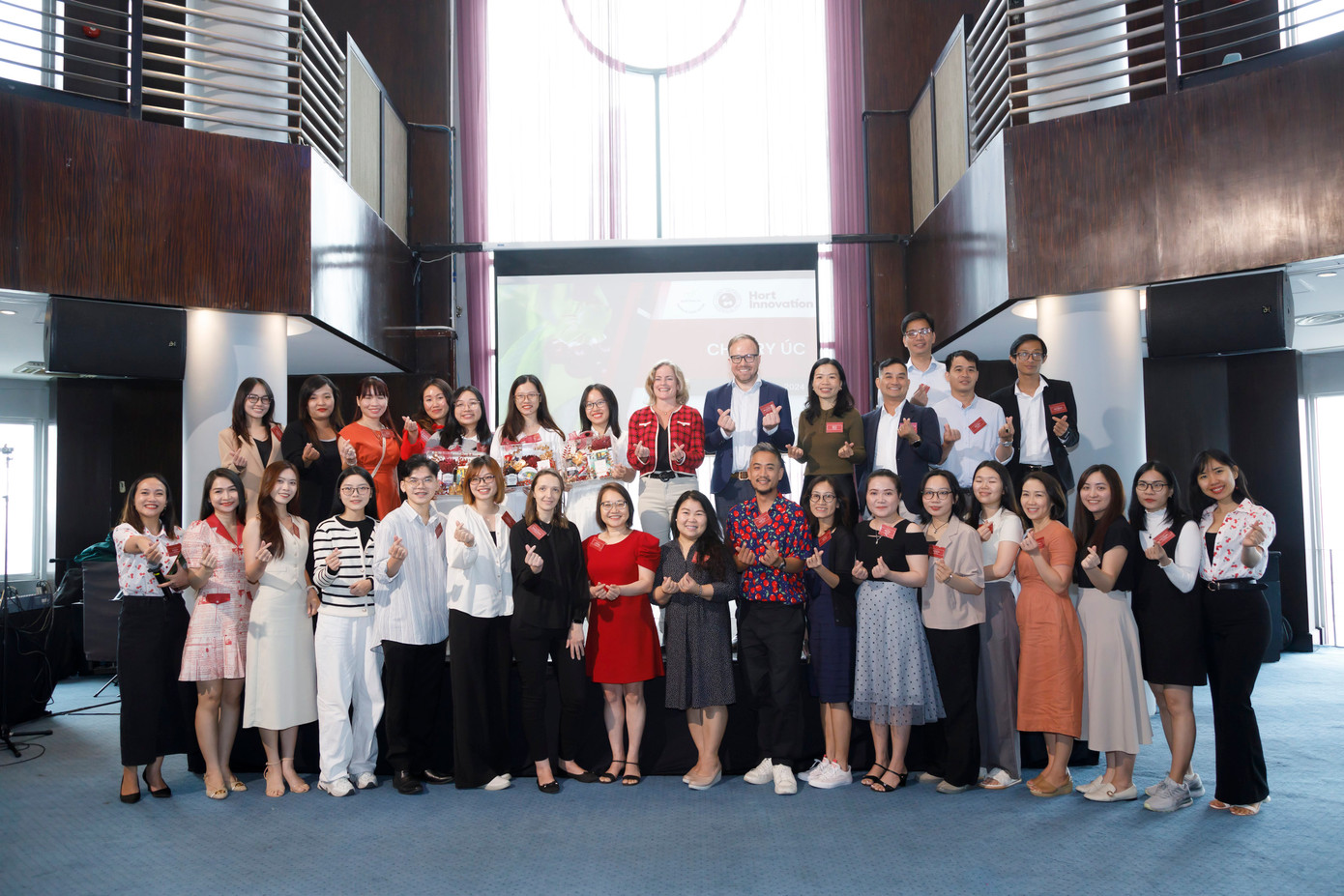 Đại diện của Hort Innovation, Cherry Growers Australia, Austrade và gần 30 nhân vật chủ chốt từ các nhà nhập khẩu và bán lẻ hàng đầu Việt Nam, bao gồm Central Retail (GO!/ BigC và Tops), Lotte Mart, Aeon, Winmart, New Retail CPG, Tony Fruit, Klever Fruit, Thủy Anh Fruits, Fuji Fruit…