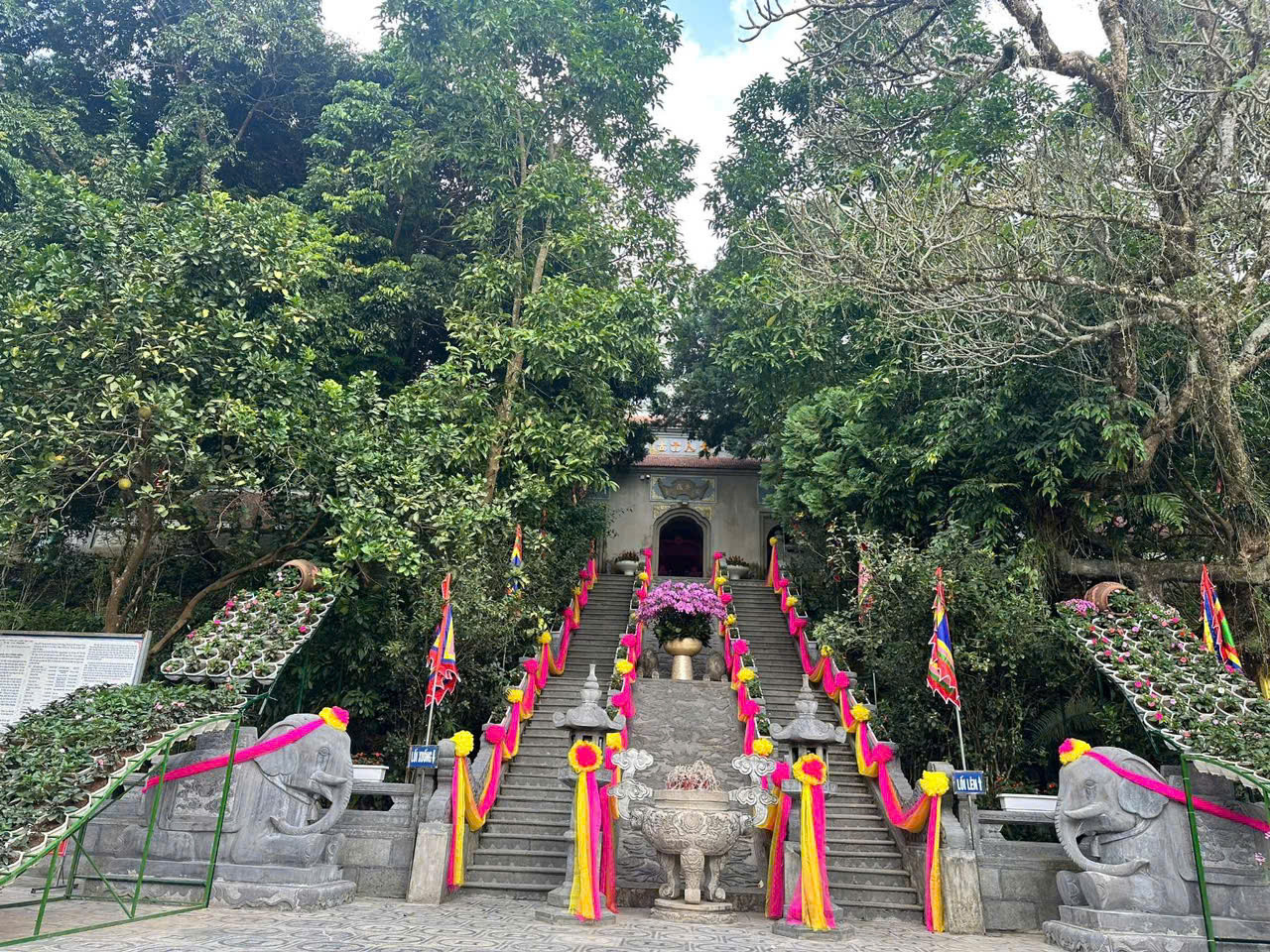 Lễ dâng hương được tổ chức ngày 06/12/2024 (tức ngày 06/11 năm Giáp Thìn).