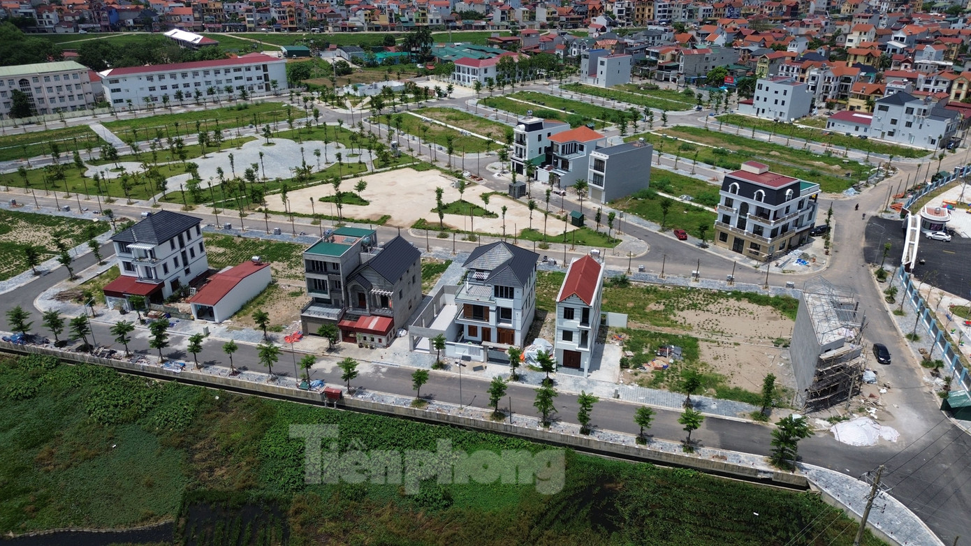 Theo quy hoạch, khu tái định cư đã được hoàn thiện các hạng mục hạ tầng kỹ thuật. Trong đó, có các hạng mục như trường học, khu vui chơi, công viên hệ thống giao thông... Theo quy hoạch, khu tái định cư đã được hoàn thiện các hạng mục hạ tầng kỹ thuật. Trong đó, có các hạng mục như trường học, khu vui chơi, công viên hệ thống giao thông...