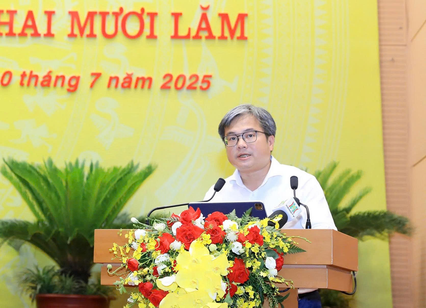 Phó Chủ tịch UBND TP. Hà Nội Trương Việt Dũng phát biểu tại kỳ họp Phó Chủ tịch UBND TP. Hà Nội Trương Việt Dũng phát biểu tại kỳ họp