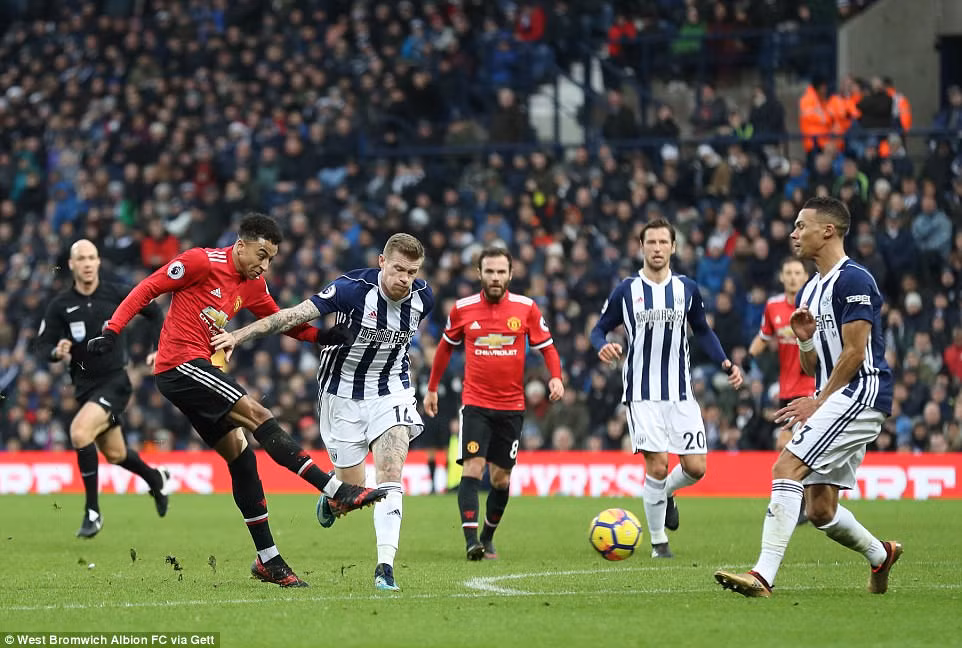 Lukaku lại ghi bàn, M.U thắng nhọc West Ham ảnh 2