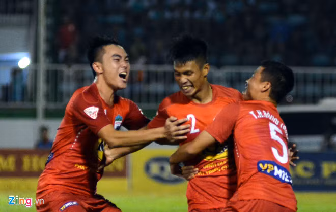 Bàn thắng của Công Phượng xoay chuyển ngôi vô địch V-League? ảnh 2