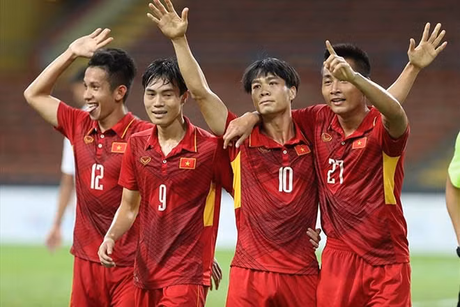 Ngôi sao Real lừa dối bồ xinh, tán đổ nữ minh tinh ảnh 4