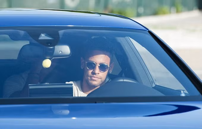 Hé lộ lý do Neymar đột ngột trở lại Barcelona ảnh 1