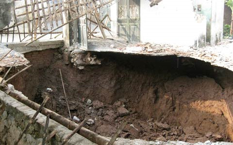  khu vực xẩy ra sự cố đã được rào lại, tránh nguy hiểm cho người dân