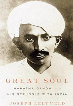 Cuốn tiểu sử về Mahatma Gandhi gây tranh cãi khi được xuất bản năm ngoái