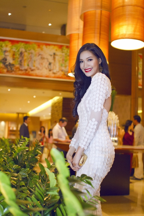 Thùy Dung ngày càng xinh đẹp, gợi cảm nhờ biết cách ăn mặc, trang điểm