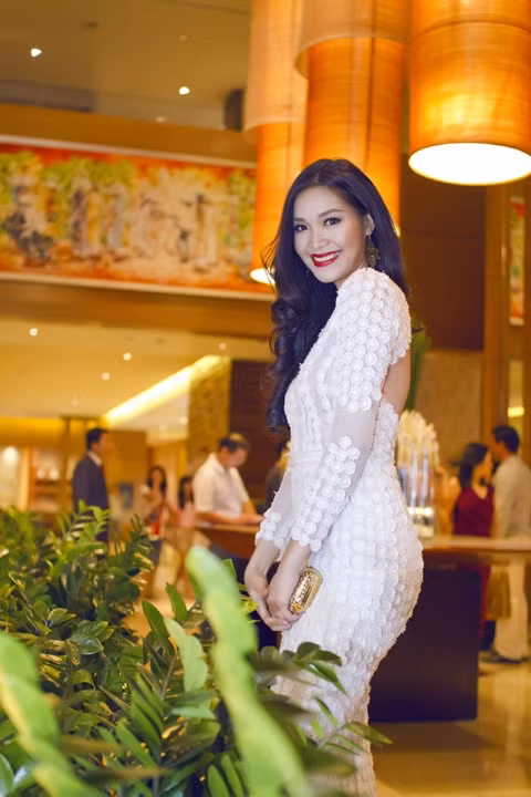 Thùy Dung ngày càng xinh đẹp, gợi cảm nhờ biết cách ăn mặc, trang điểm
