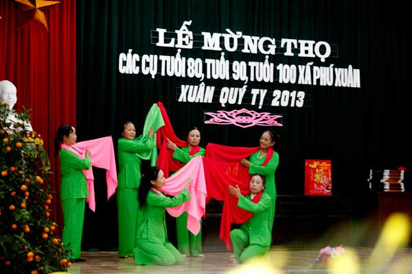 Chương trình văn nghệ cây nhà lá vườn chào mừng