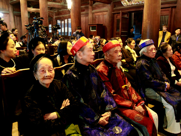 Tham gia Liên hoan ca trù Hà Nội 2012 có các giáo phường, câu lạc bộ có tiếng của đất Hà Thành như: Giáo phường Thăng Long; Giáo phường Thái Hà; giáo phường Lỗ Khê, câu lạc bộ ca trù Hà Nội, câu lạc bộ ca trù Chanh Thôn