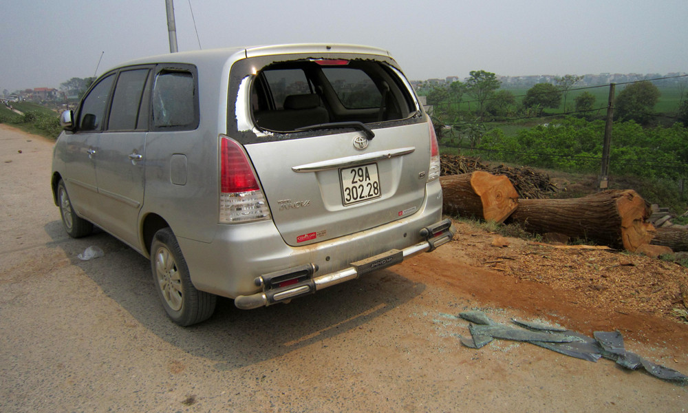 Chiếc xe bỏ lại hiện trường. Chiếc xe bỏ lại hiện trường