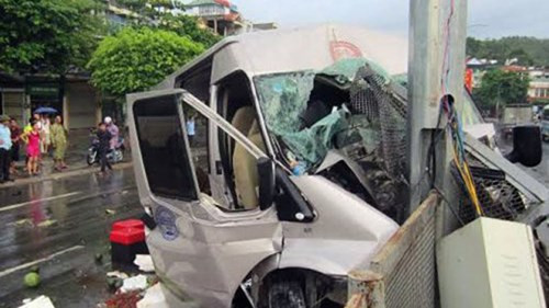 BẢN TIN ATGT: Ba xe tải dồn toa, tài xế chết tức tưởi trong cabin ảnh 3