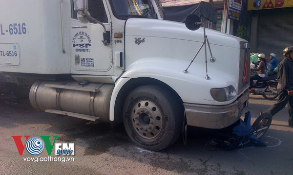 BẢN TIN ATGT: Ba xe tải dồn toa, tài xế chết tức tưởi trong cabin ảnh 2
