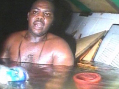 Harrison Odjegba Okene khi được các thợ lặn tìm thấy. Ảnh: AP