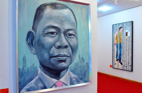 Bức vẽ chân dung tỷ phú Phạm Nhật Vượng trong một triển lãm ảnh chân dung các đại gia Việt. Bức vẽ chân dung tỷ phú Phạm Nhật Vượng trong một triển lãm ảnh chân dung các đại gia Việt