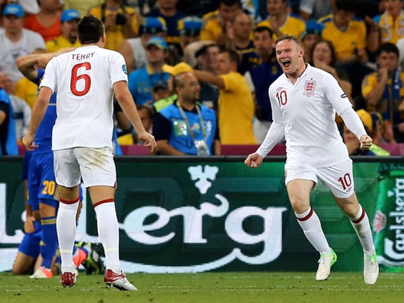 Vừa trở lại sau án treo giò, Rooney lập tức ghi bàn