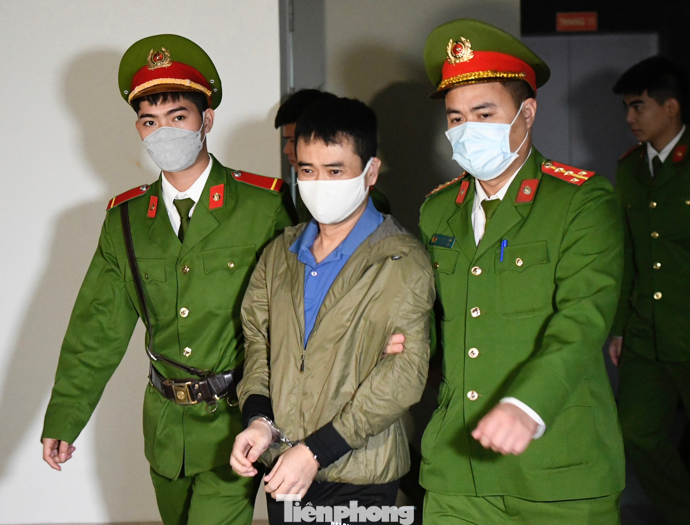 Bị cáo Phan Quốc Việt, cựu Tổng Giám đốc Công ty Việt Á rời toà trong phiên sơ thẩm.