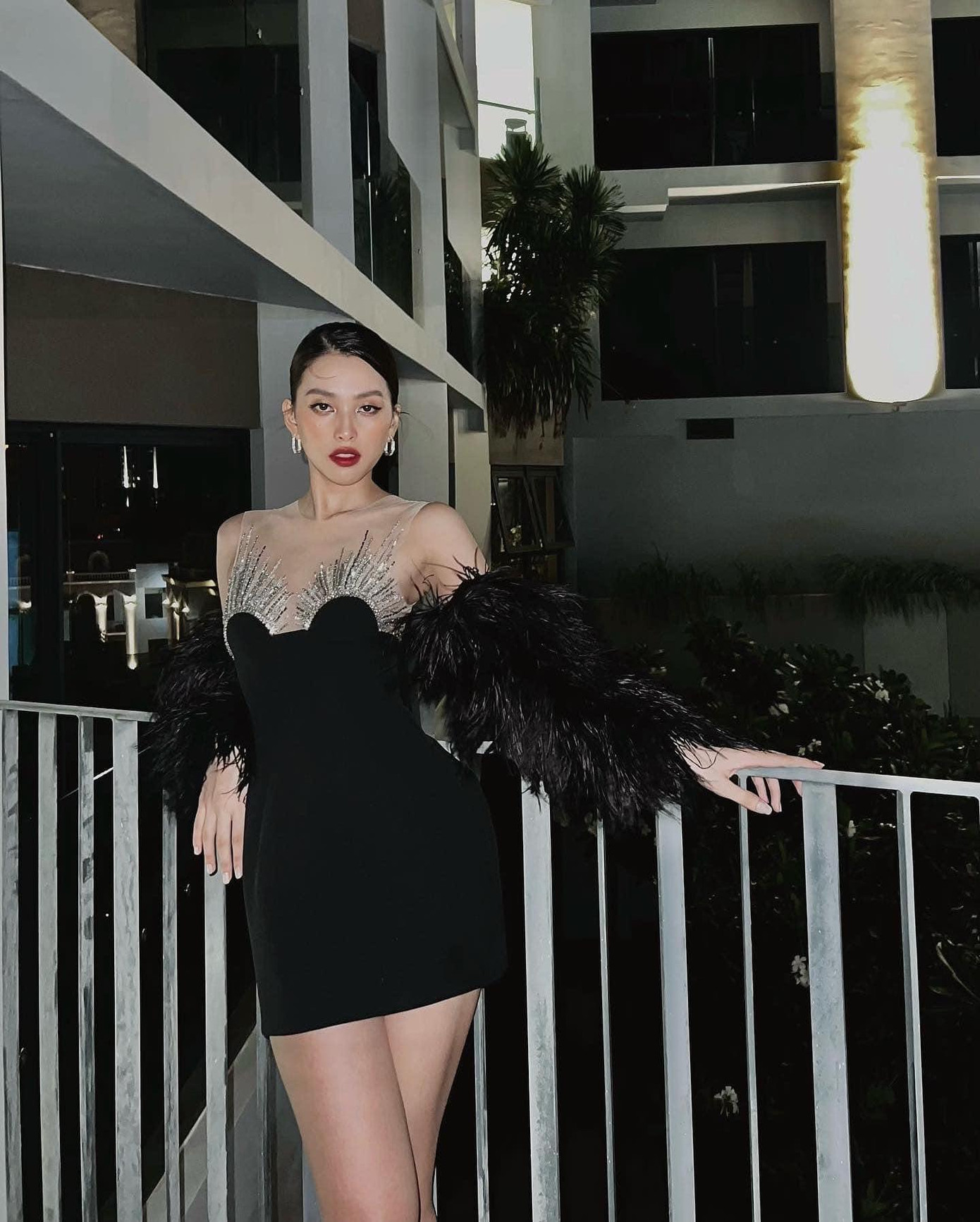 Hoa hậu Tiểu Vy đẹp tựa 'tiên cá' với bộ váy cúp ngực sexy. Hoa hậu Tiểu Vy đẹp tựa 'tiên cá' với bộ váy cúp ngực sexy.