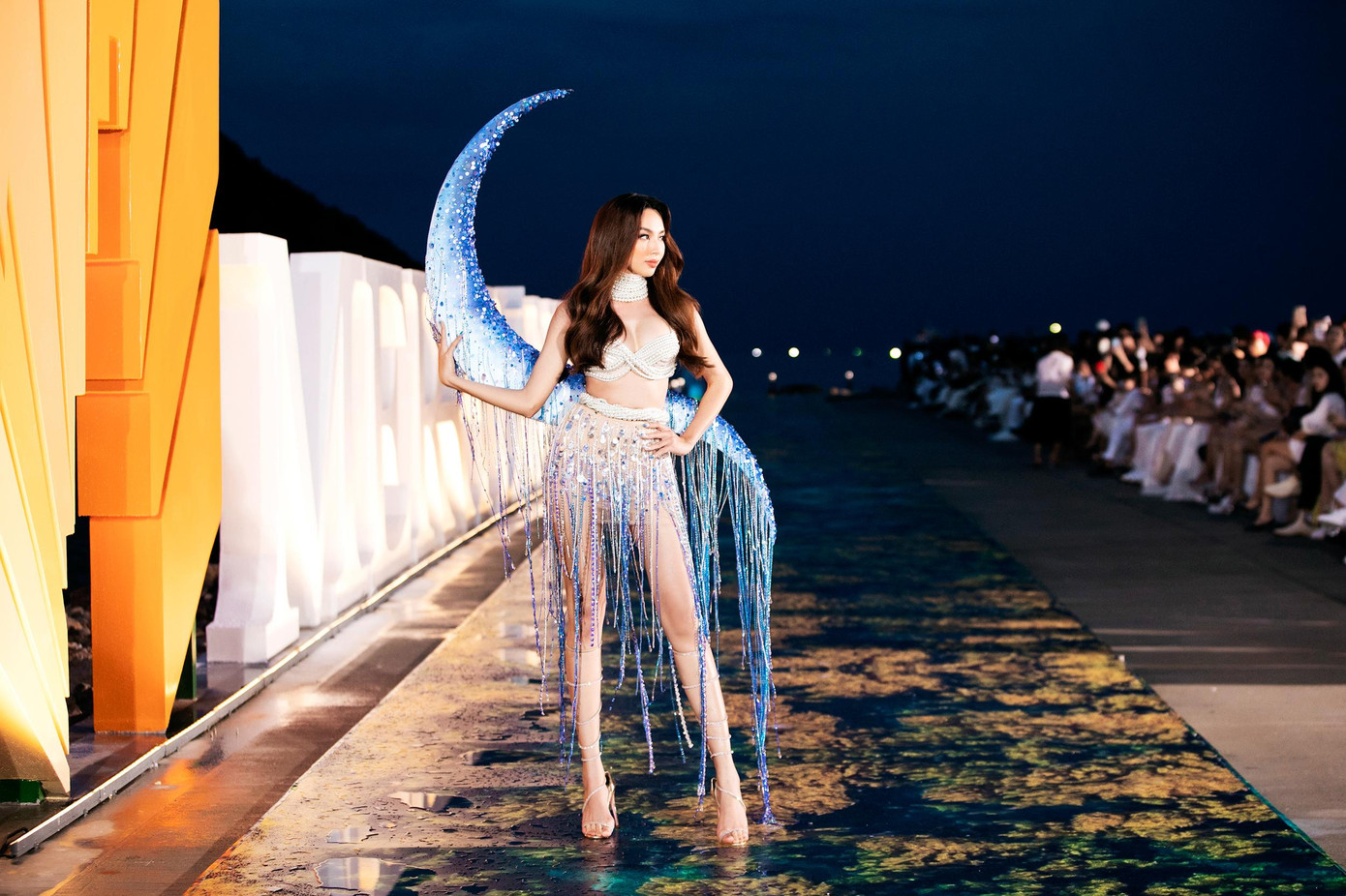 Thùy Tiên xuất hiện lộng lẫy tựa 'nữ thần biển cả' tại sự kiện Vietnam Beauty Fashion Fest nằm trong khuôn khổ cuộc thi Miss World Vietnam 2022 tổ chức ở Quy Nhơn chiều 30/7.