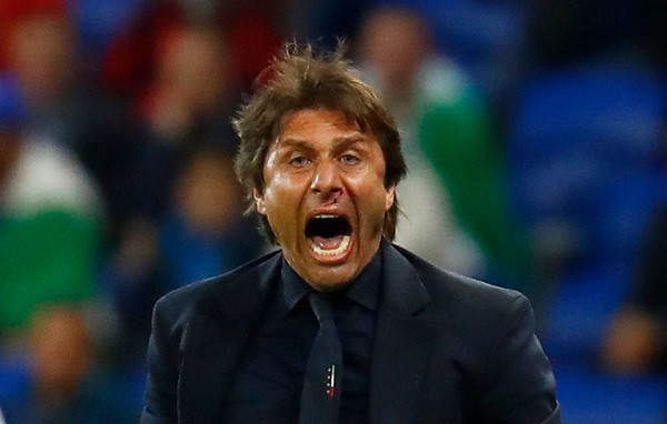 Học trò ghi bàn, HLV Conte chảy máu mũi ảnh 1