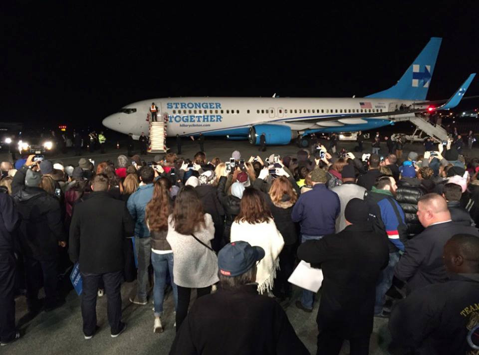 Ông Donald Trump cùng vợ đi bỏ phiếu ảnh 25