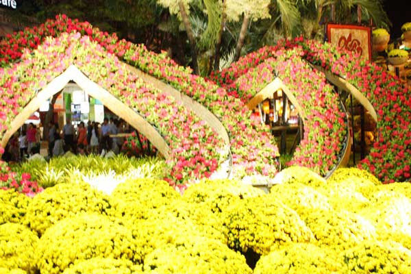 Biểu tượng trái tim Việt Nam – chủ đề của lễ hội hoa năm 2013