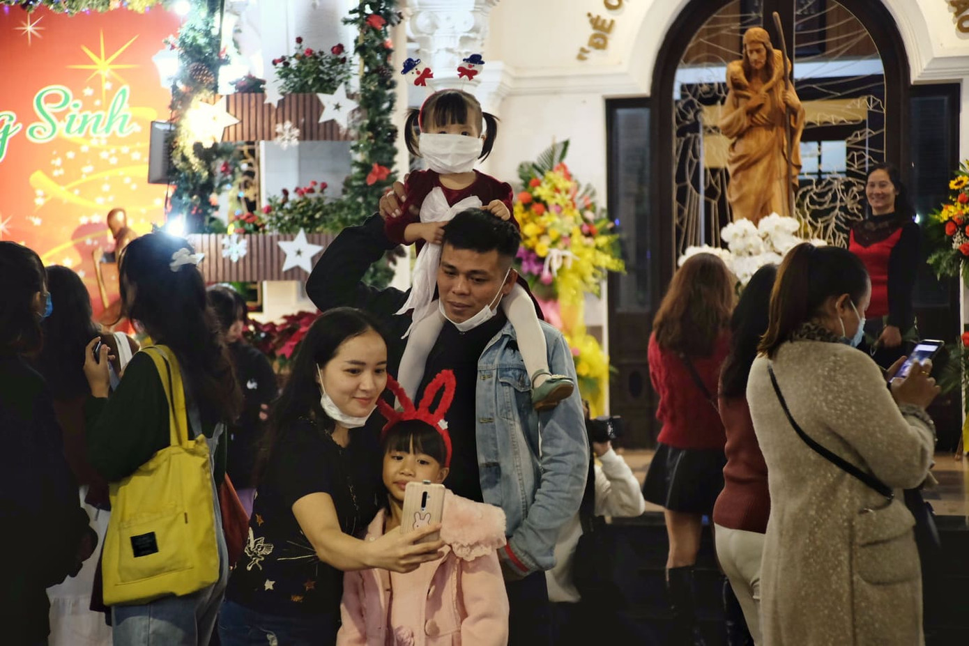 Cả nước tưng bừng đón chào Giáng sinh 2020 ảnh 8