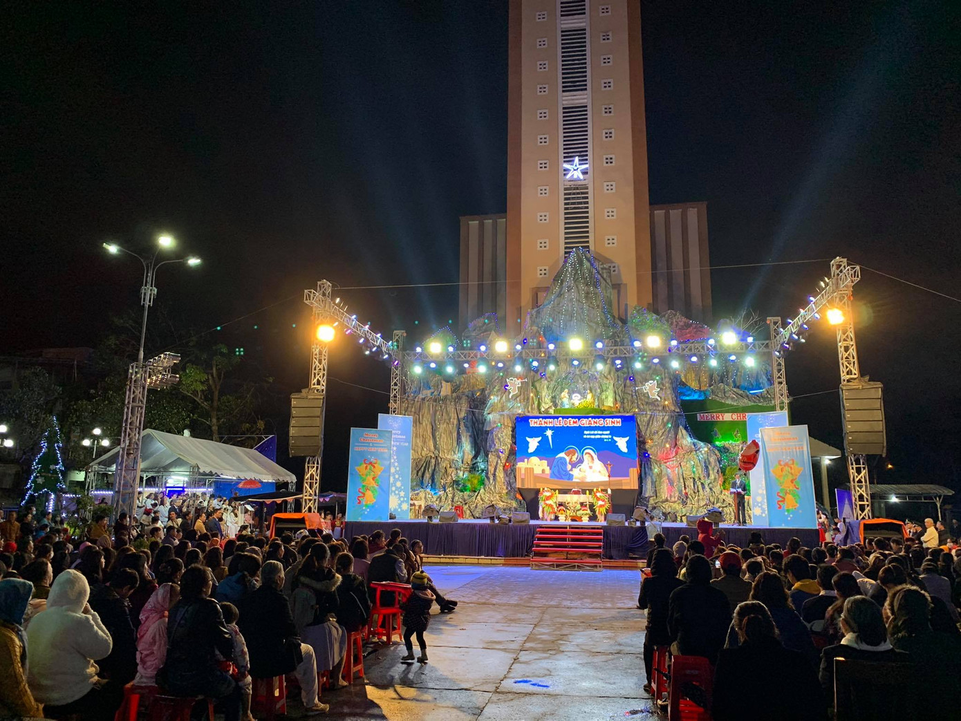 Cả nước tưng bừng đón chào Giáng sinh 2020 ảnh 10