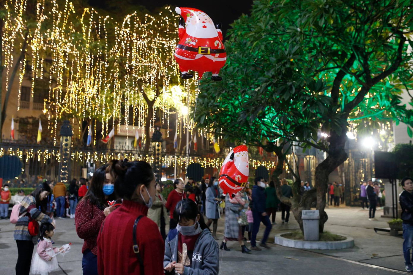 Cả nước tưng bừng đón chào Giáng sinh 2020 ảnh 60