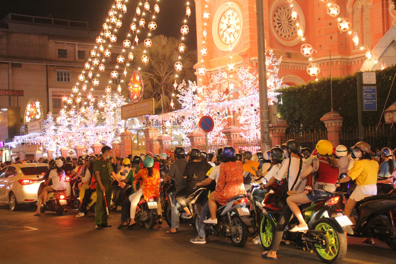 Cả nước tưng bừng đón chào Giáng sinh 2020 ảnh 18