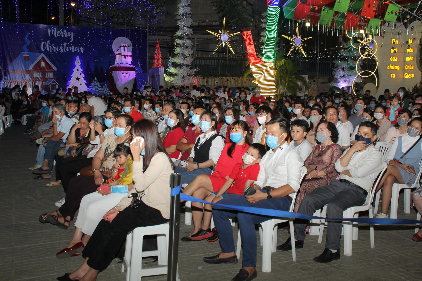 Cả nước tưng bừng đón chào Giáng sinh 2020 ảnh 77