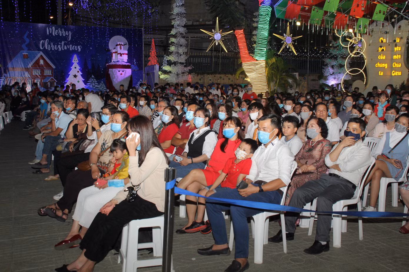 Cả nước tưng bừng đón chào Giáng sinh 2020 ảnh 77
