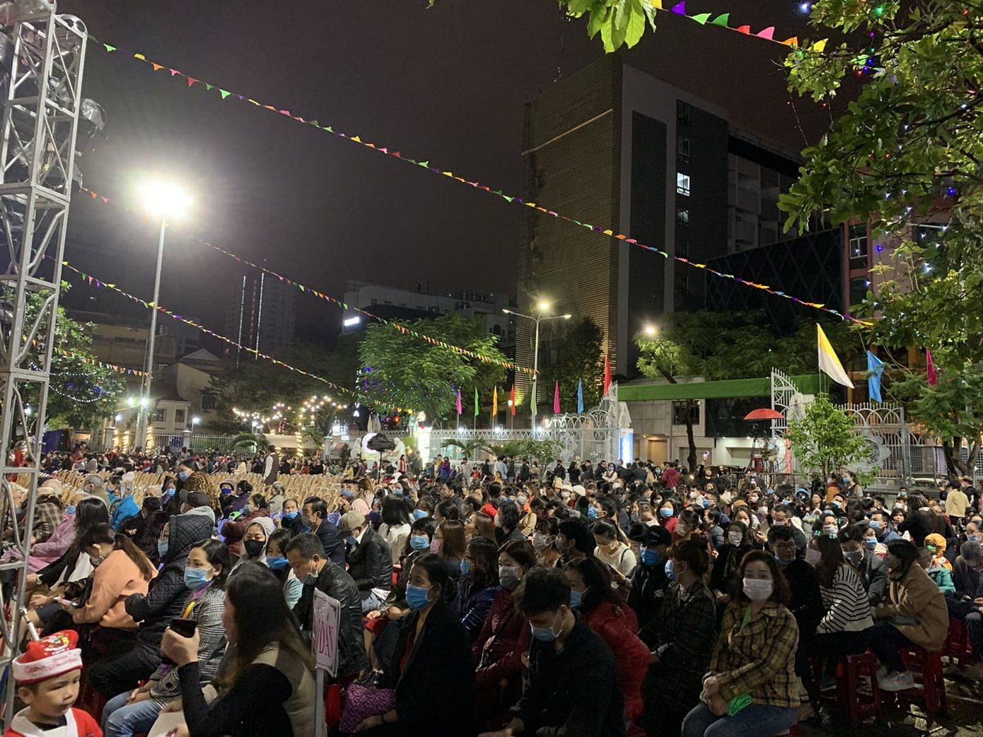 Cả nước tưng bừng đón chào Giáng sinh 2020 ảnh 9