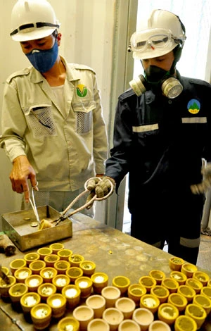 Đúc thỏi vàng dore'