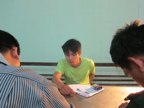 Luyện đang thú nhận tội ác tại cơ quan điều tra