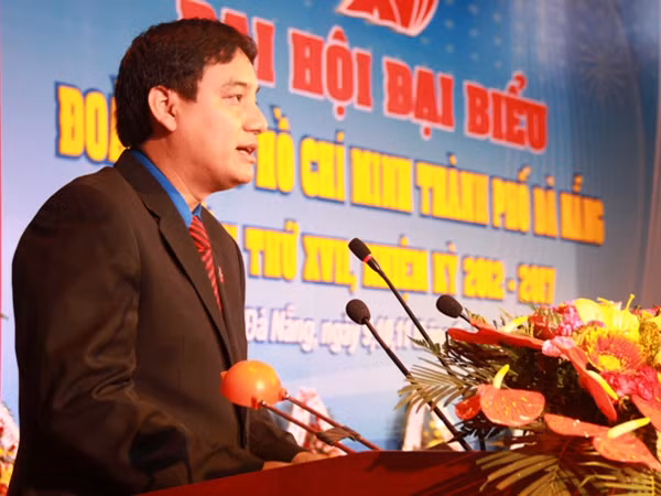 Anh Nguyễn Đắc Vinh phát biểu tại Đại hội Đoàn thành phố Đà Nẵng . Anh Nguyễn Đắc Vinh phát biểu tại Đại hội Đoàn thành phố Đà Nẵng