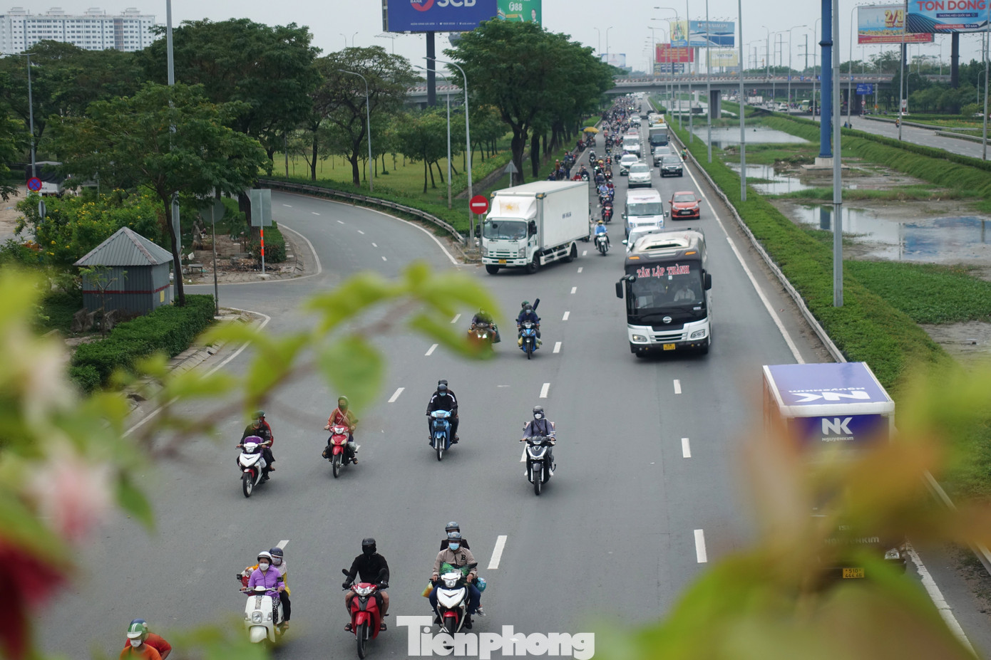 Cửa ngõ phía Tây TPHCM thông thoáng trong buổi chiều 29/1.